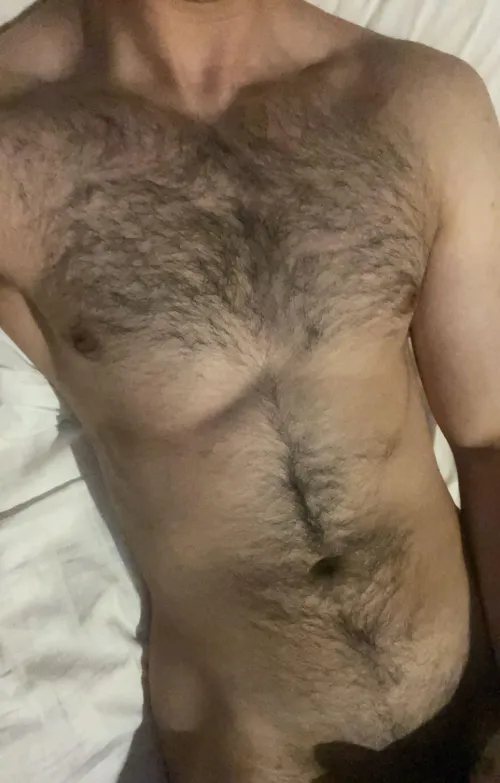 24, masculine, looking to chat with a masculine, muscular, fit, or athletic guy. Preferably someone hairy. Not interested in feminine guys, chubs, or twinks.