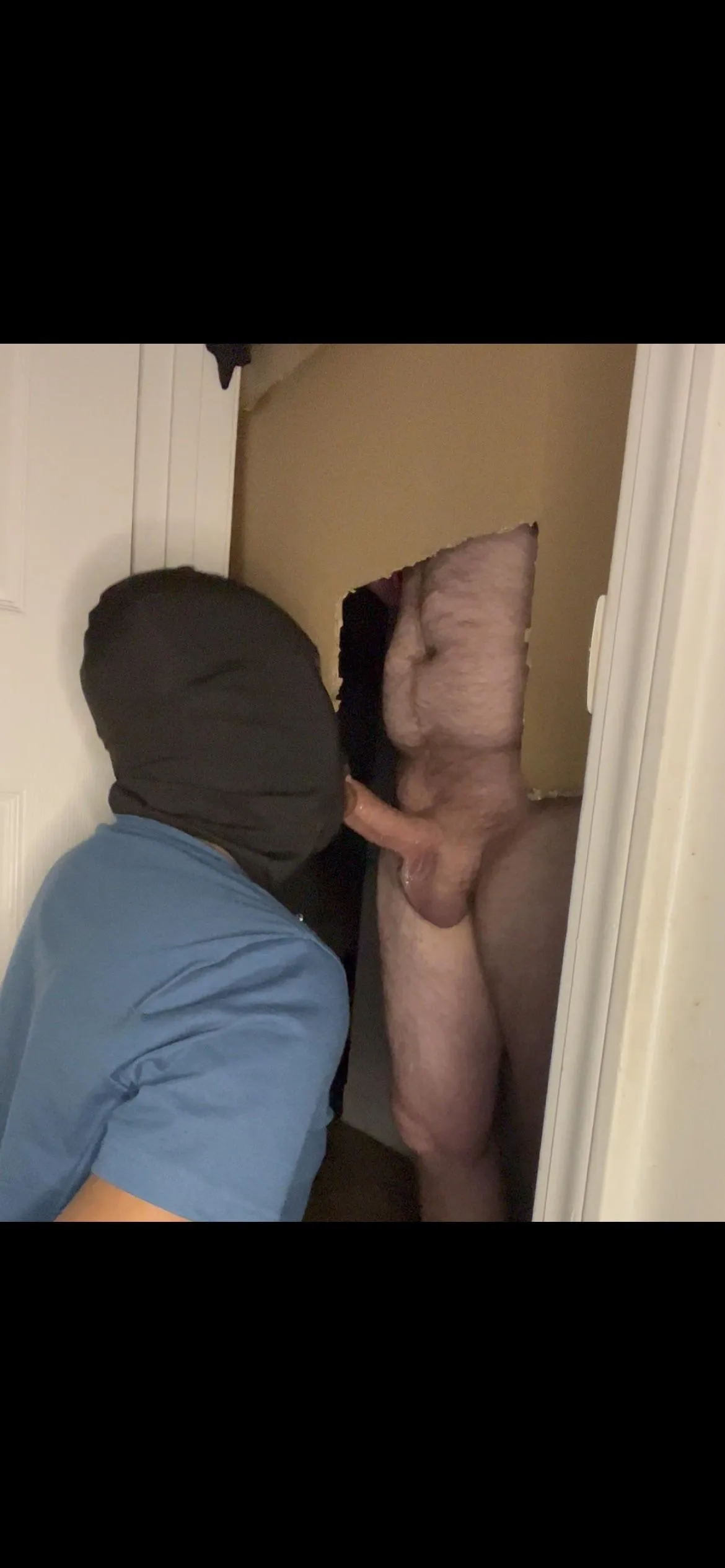 29[M4M] Private Glory Hole For Men in need