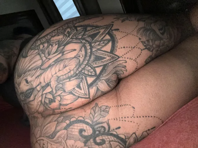 [F] happy hump day, who wants to cuddle and be the big spoon .