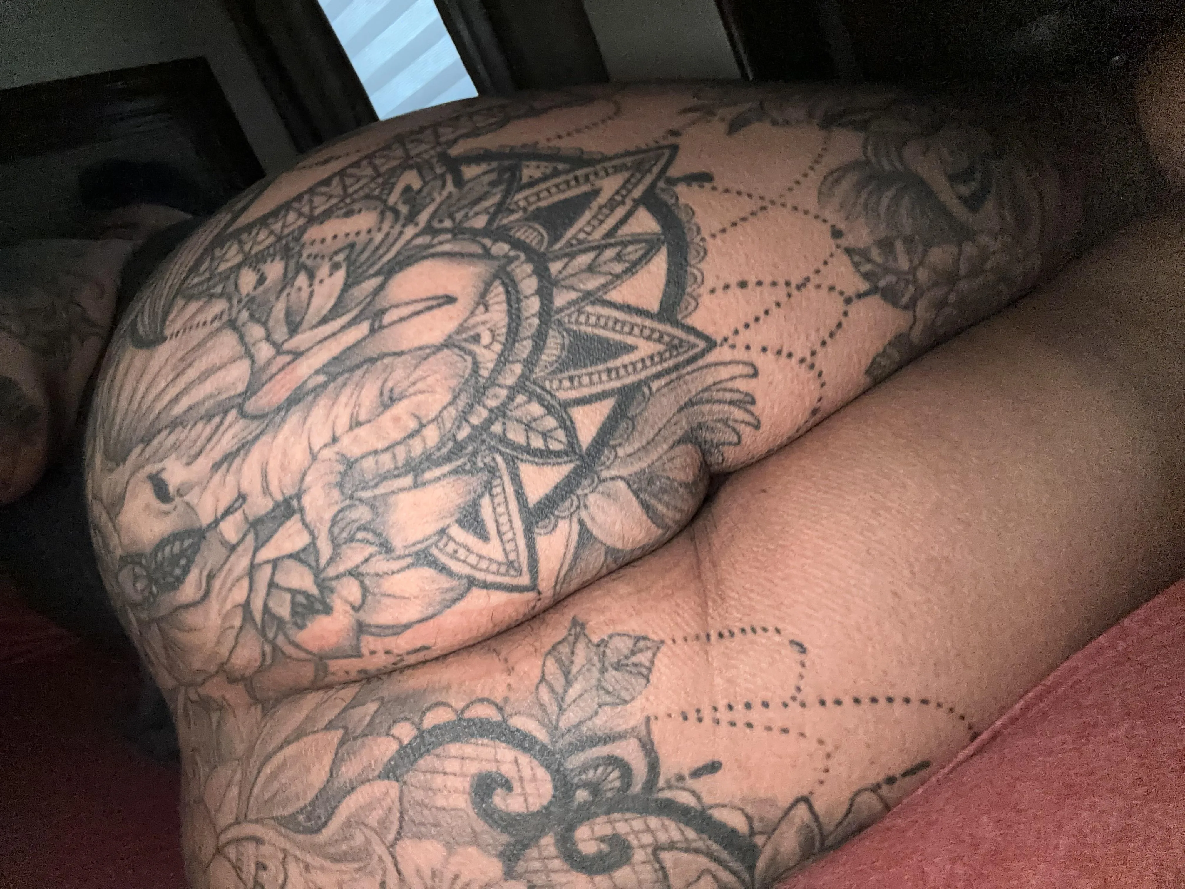 [F] happy hump day, who wants to cuddle and be the big spoon .