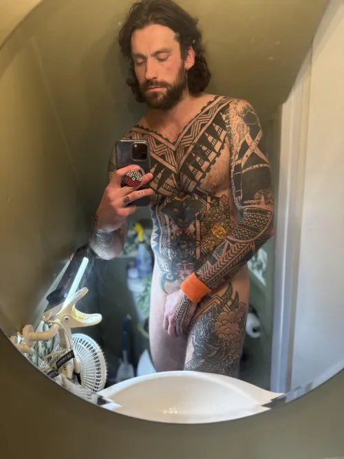 Looking for subs to tribute my 6’8” 230 lb body and size 14 feet