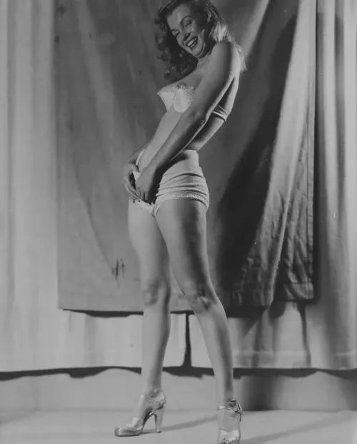 Norma Jean Mortenson AKA Norma Jean Baker AKA Marilyn Monroe • Late 1940s