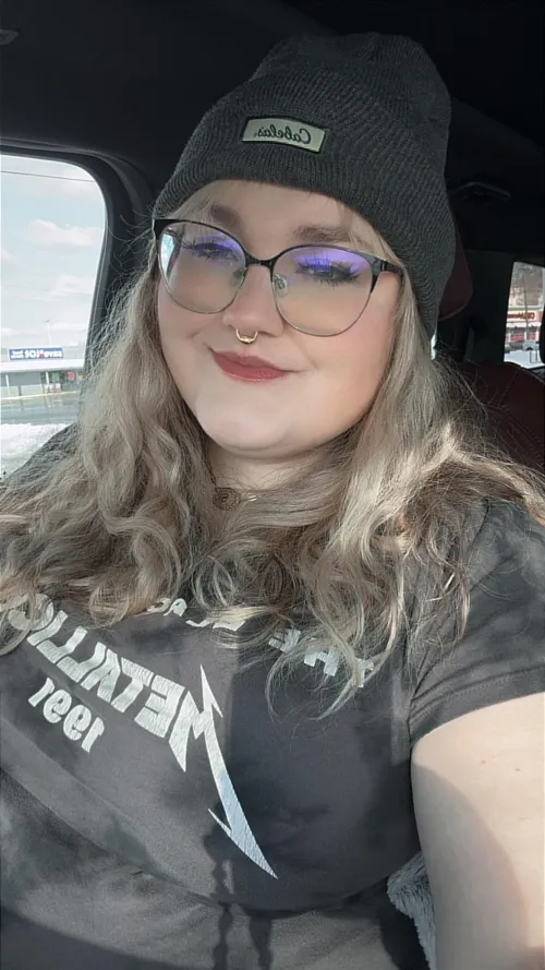 Normal selfie from the big girl you're crushing on ;)