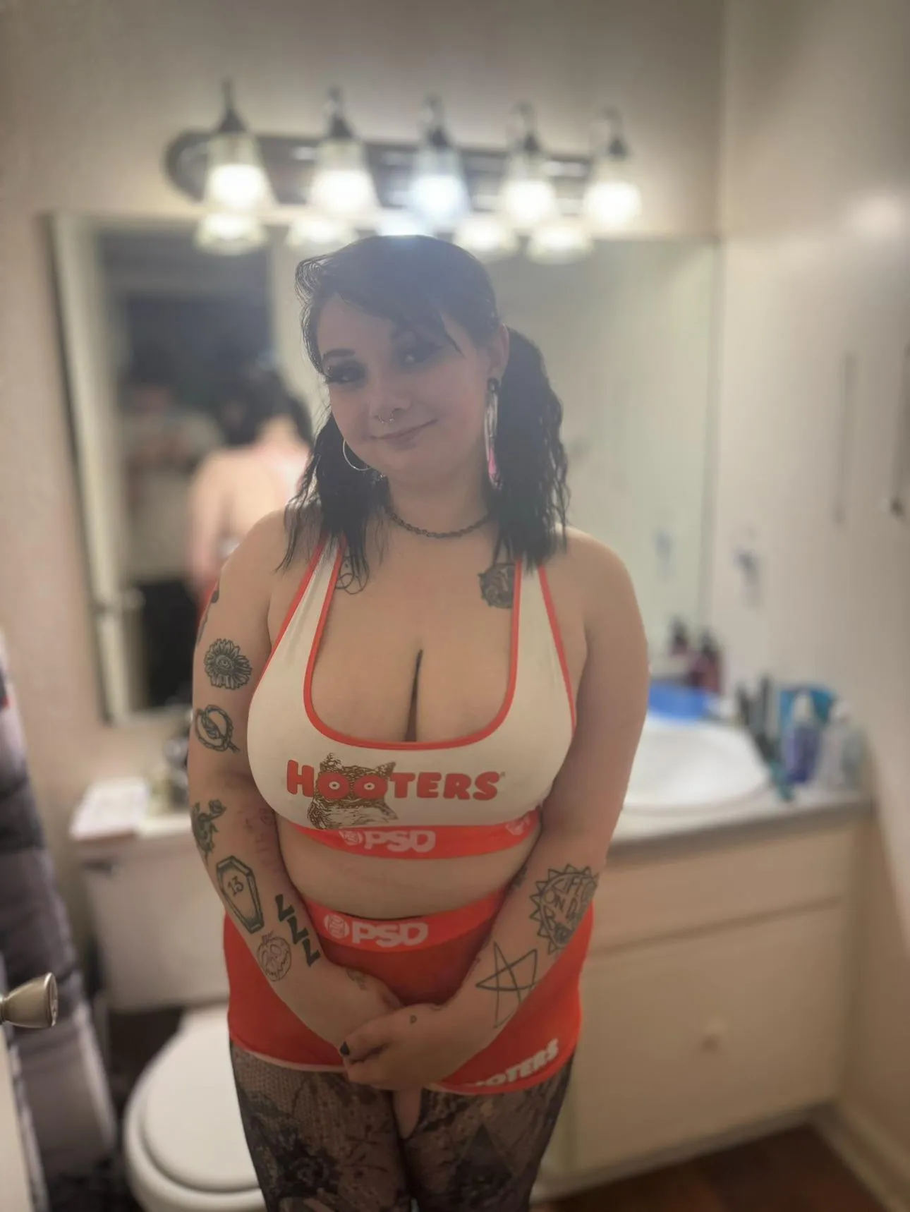 Your favorite goth hooters girl! 