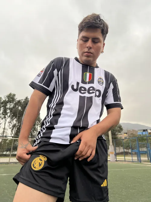 Huge bulges are nice, try mine I'm a footballer you'll love it haha!