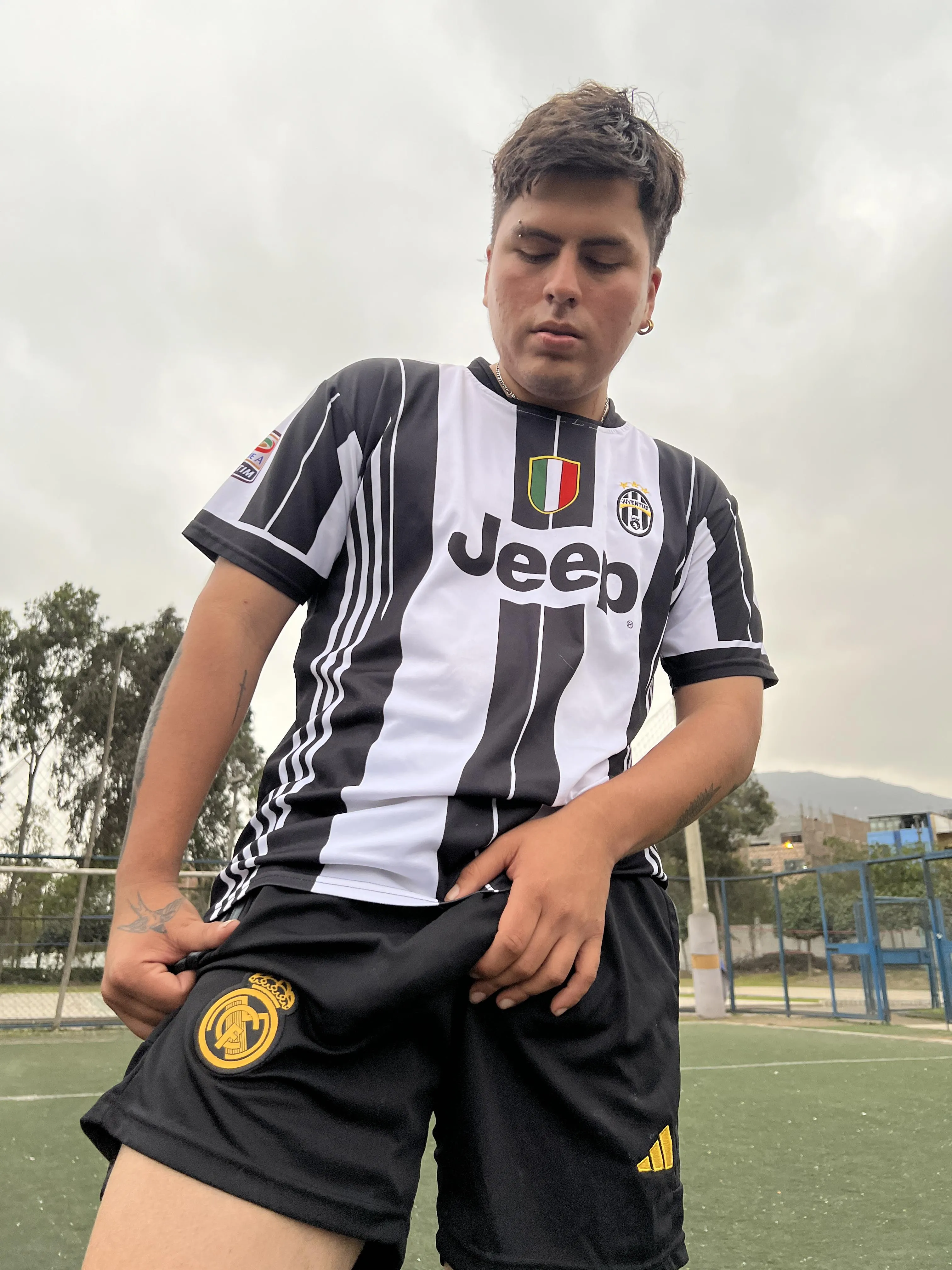 Huge bulges are nice, try mine I'm a footballer you'll love it haha!