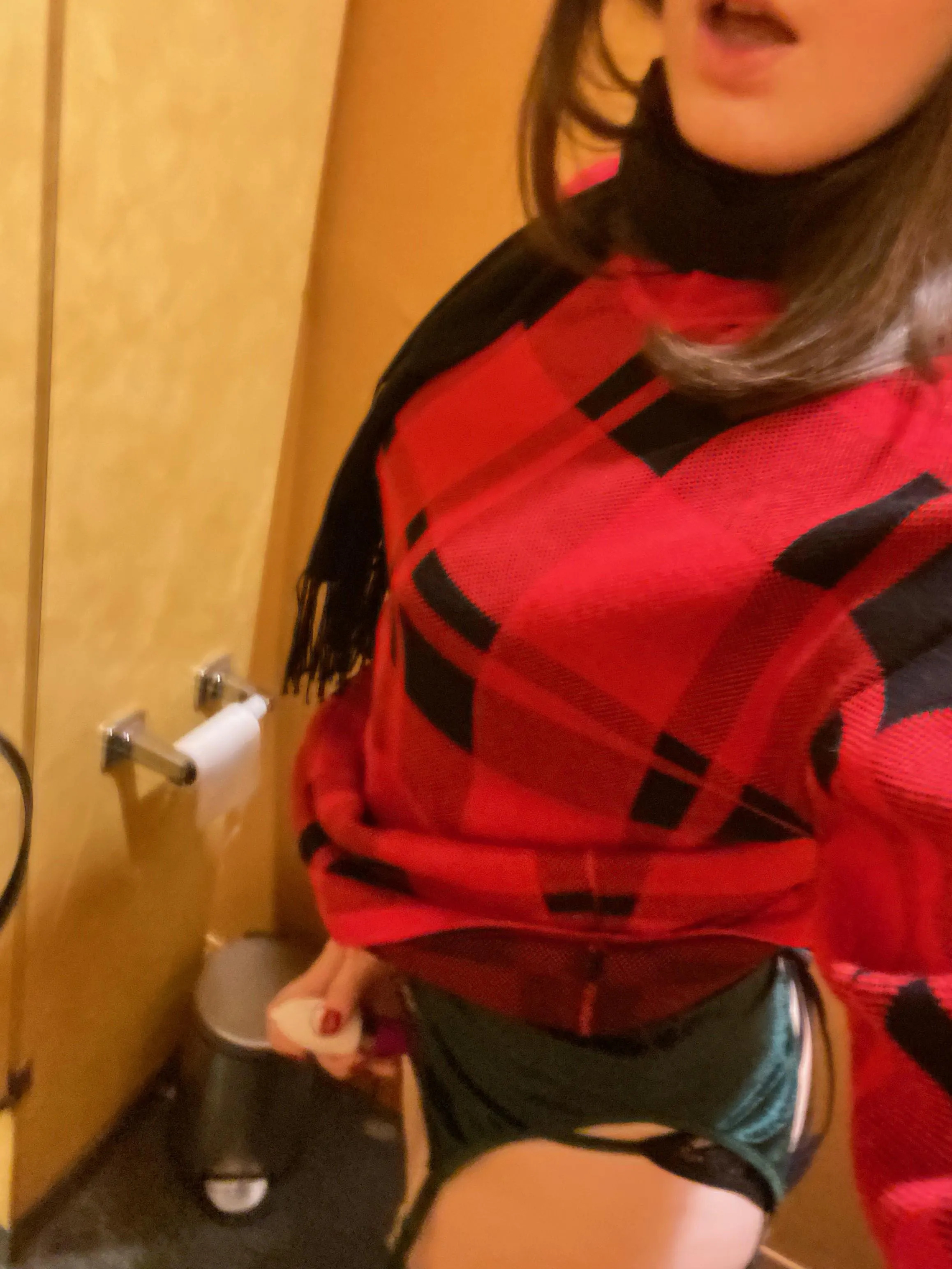 Just a quickie for (u/ennyluap_100), who challenged me to masturbate in the office washroom