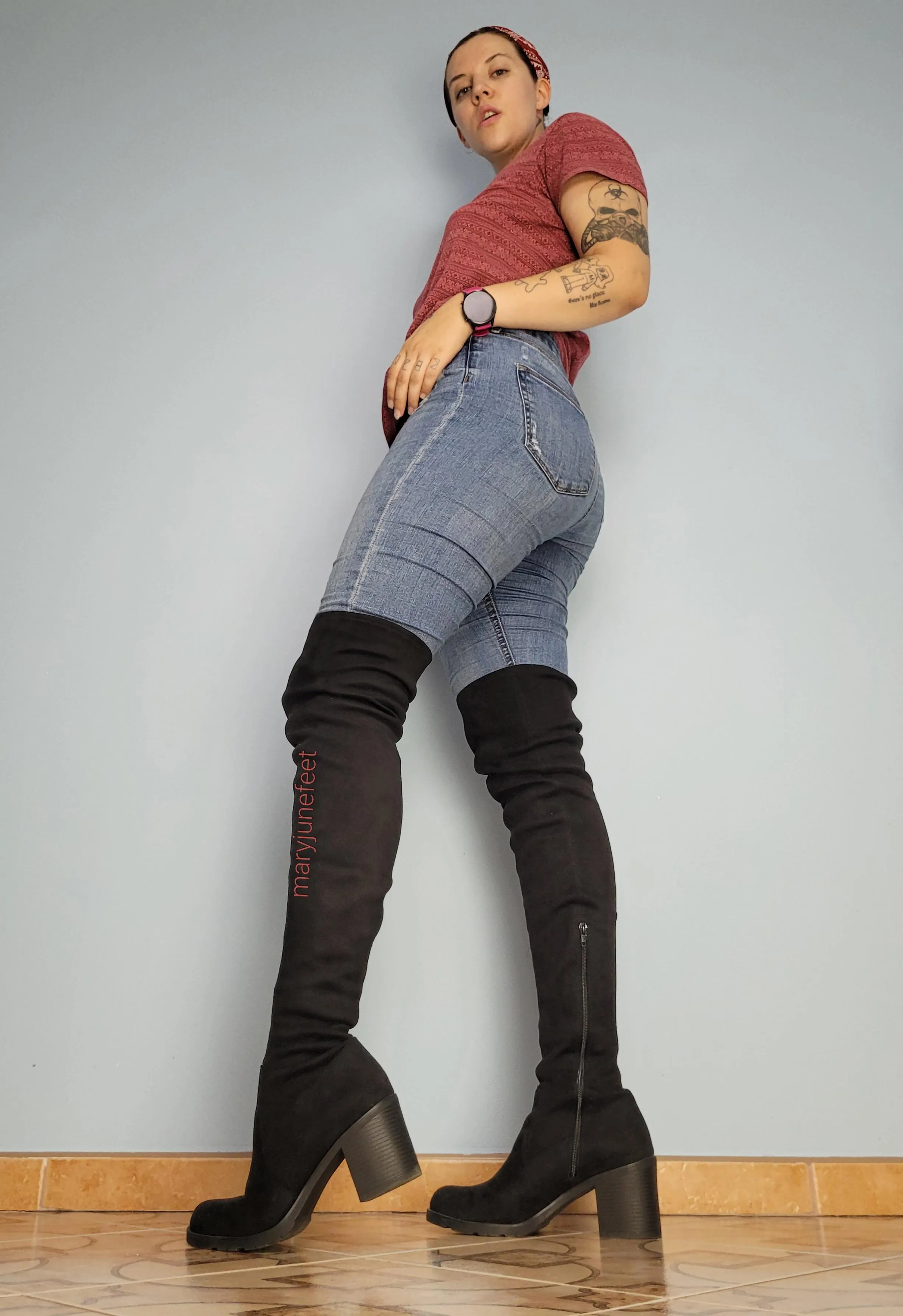 Long boots, long legs.