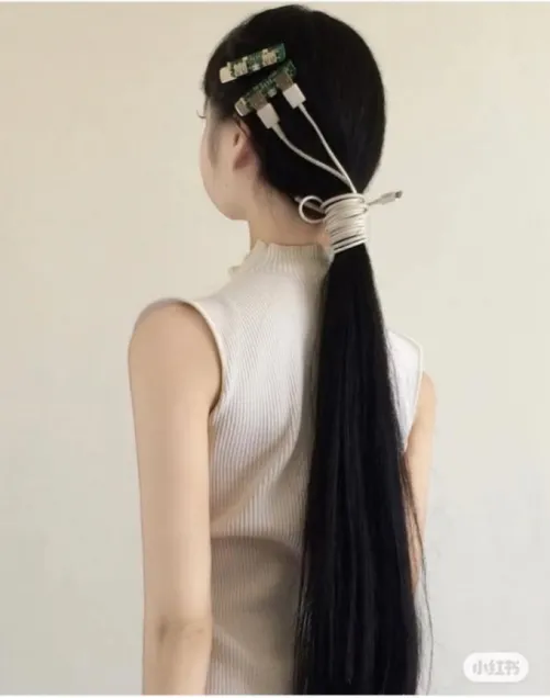 What a creative way to tie a hair