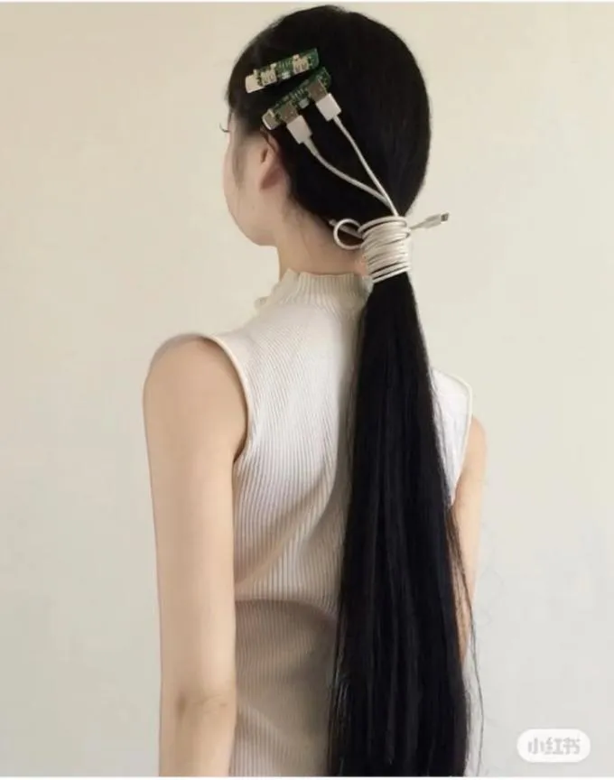 What a creative way to tie a hair