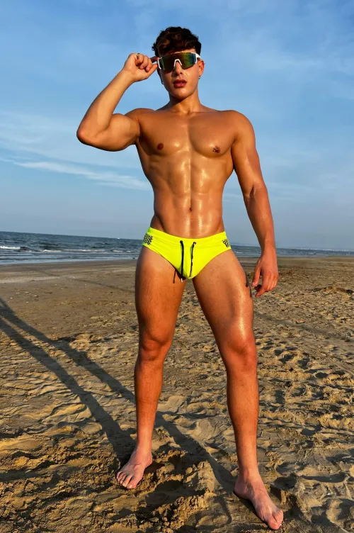 Would you like me to be your personal trainer on the beach? Then we can shower together...