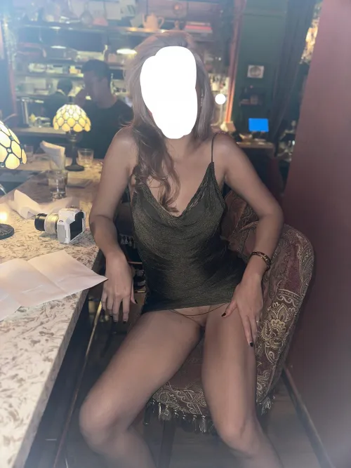 Flashing my pussy in the restaurant
