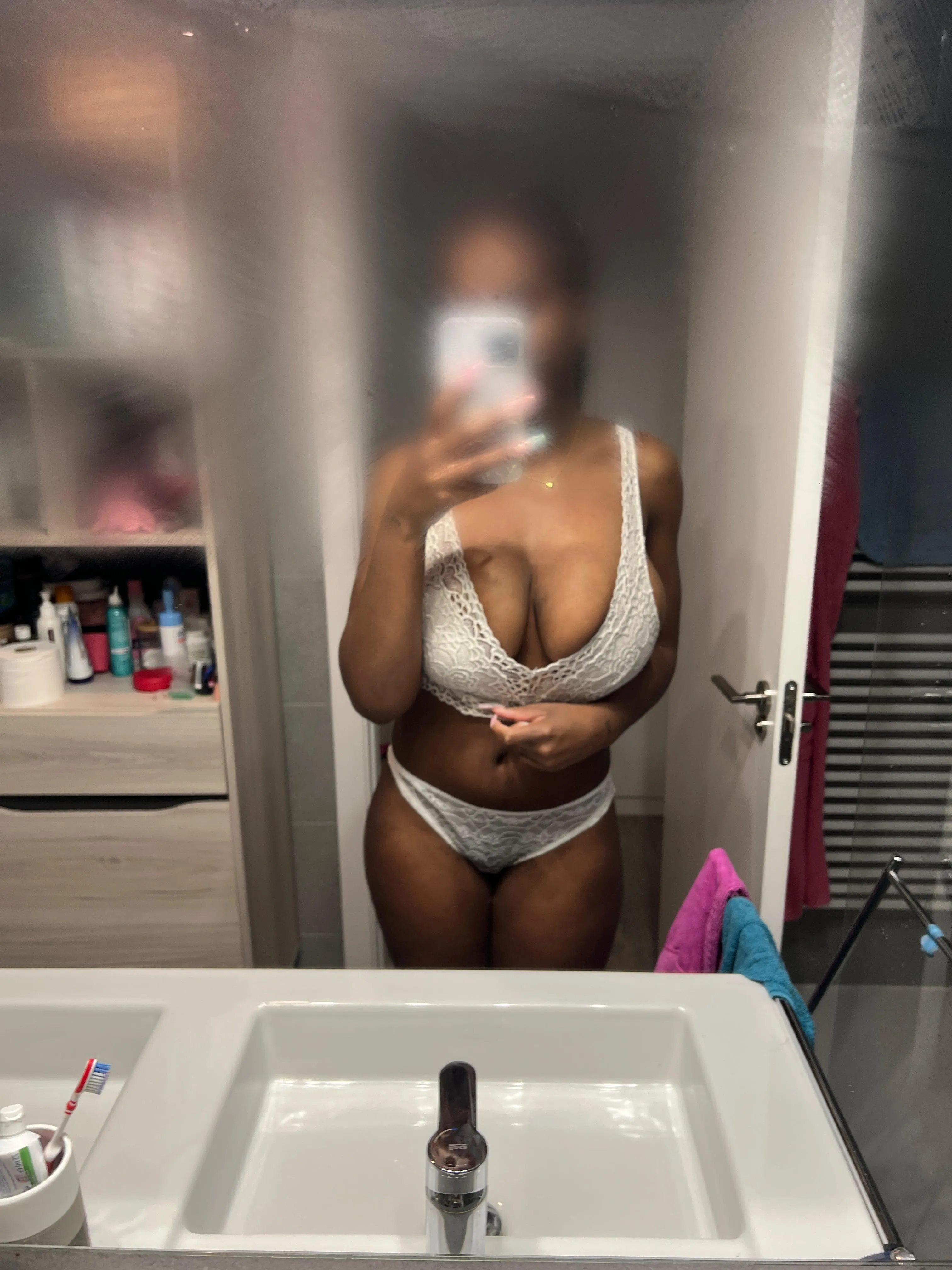 Hot steamy showers are the best shame im alone :(