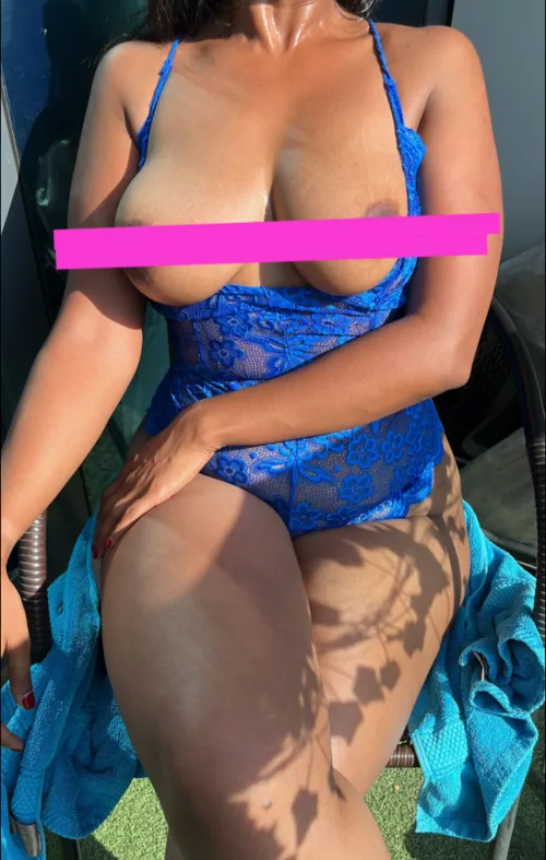 I need a head between my thick thighs please