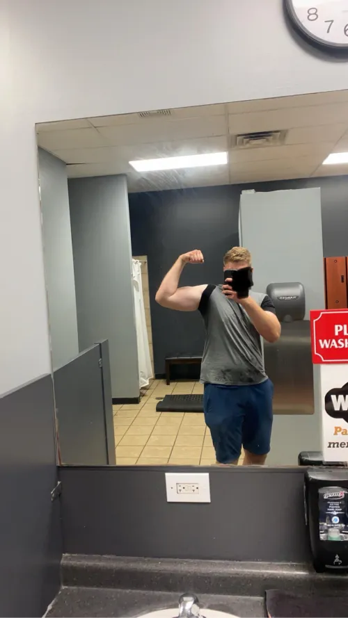 22M hung bwc looking for a hotwife