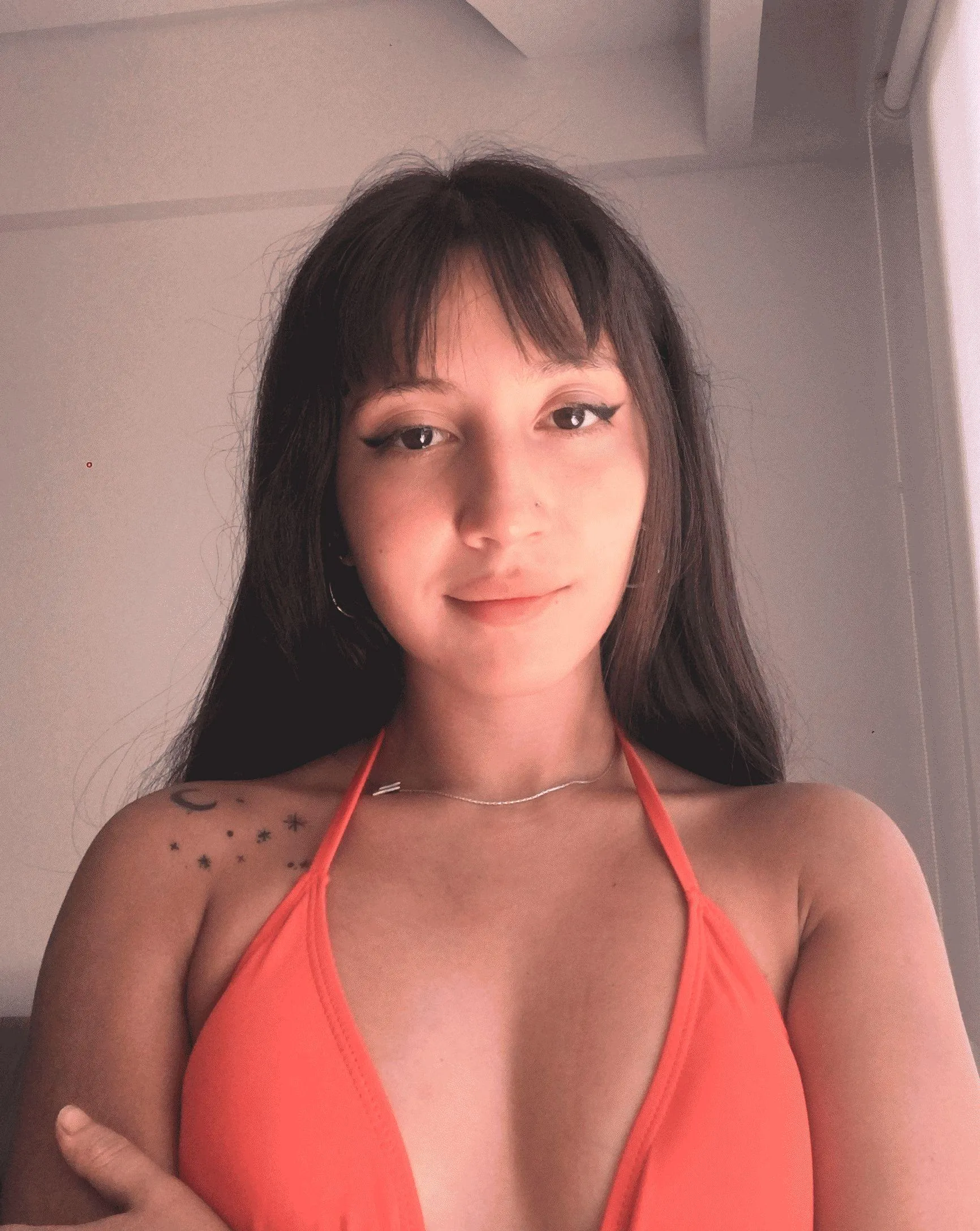 Are you into nerdy girls that have a 5/10 face but have a body like this?