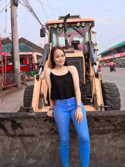 Asian Babe in need of daddy [online]