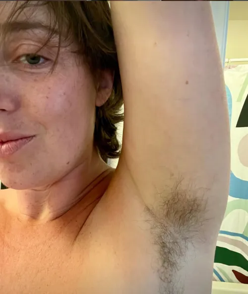 Baby hairs and a strong scent [p]