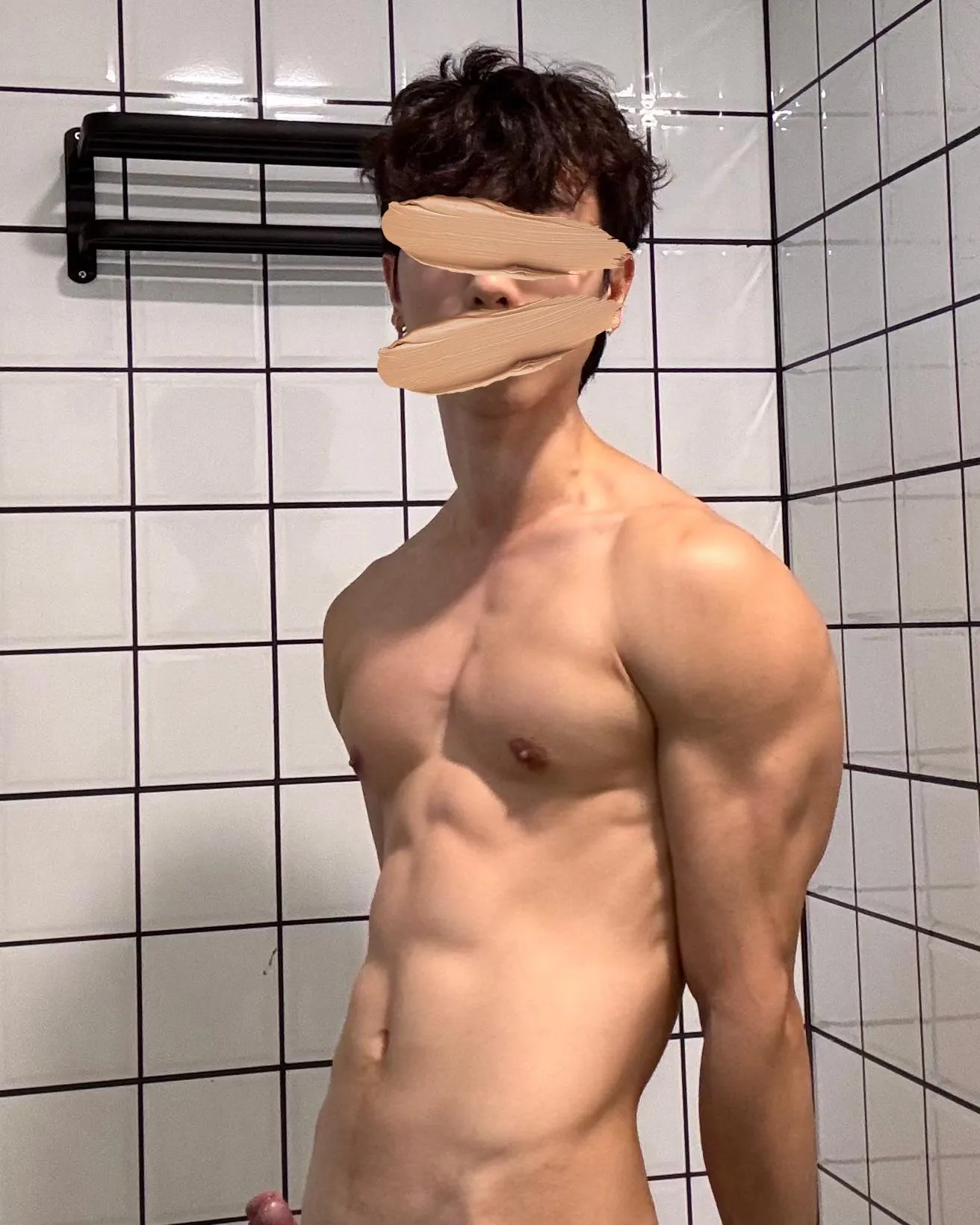 Can u spot the cute muscle that I was flexing?