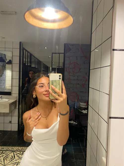 Do you think mirror selfies are always a good idea?