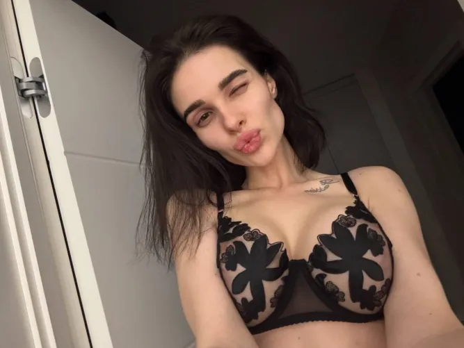 Does this black lingerie look good on me?