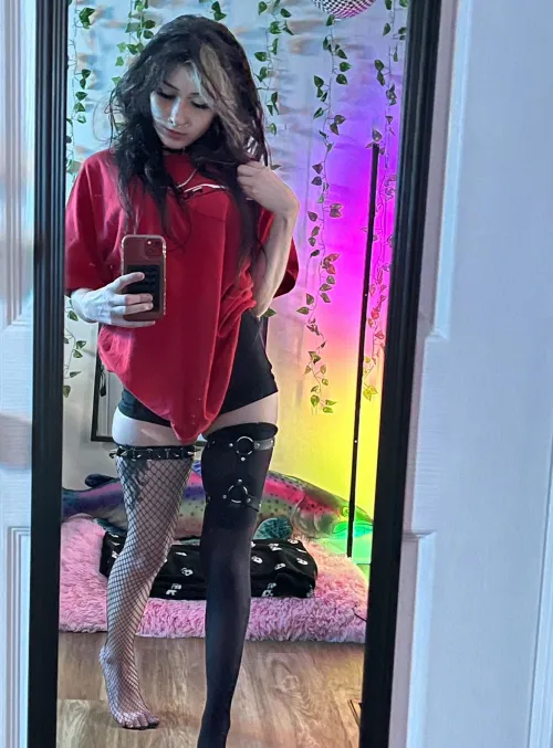 guess who came back to fansly after some time :3