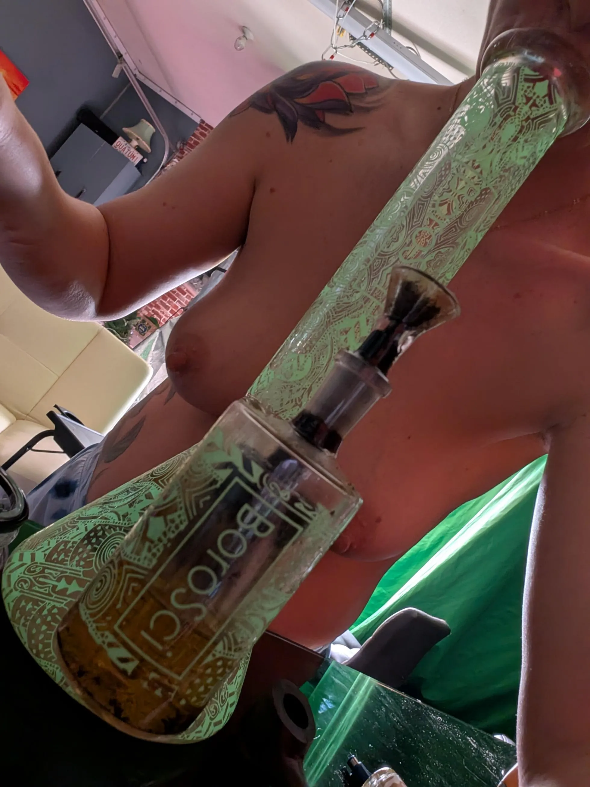 It really does glow!! My bong is so cool!!