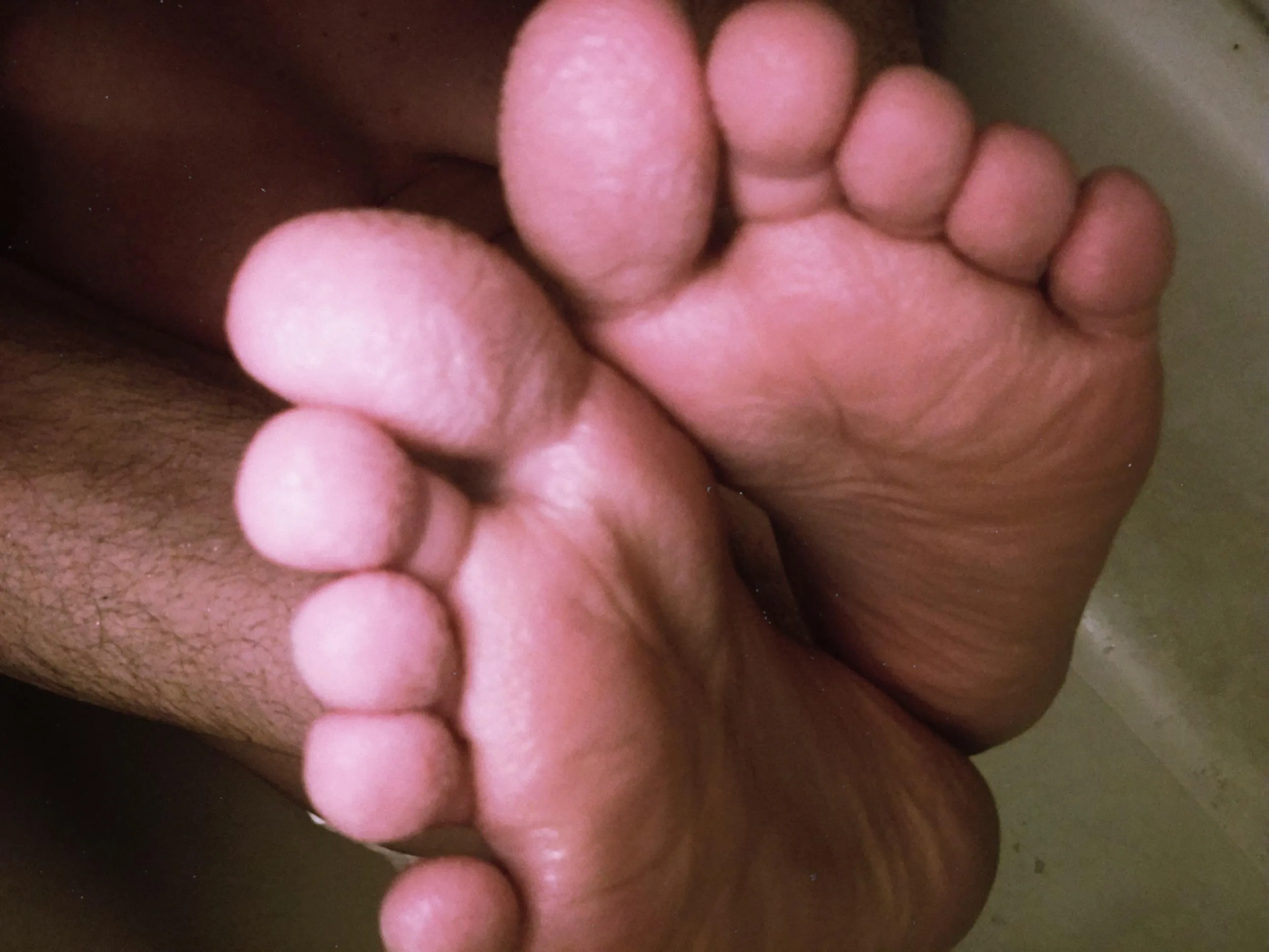 I’ve been told I have nice feet! What do you think? (26FTM)