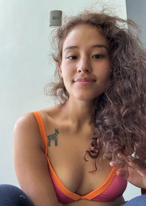 No makeup on this pretty face