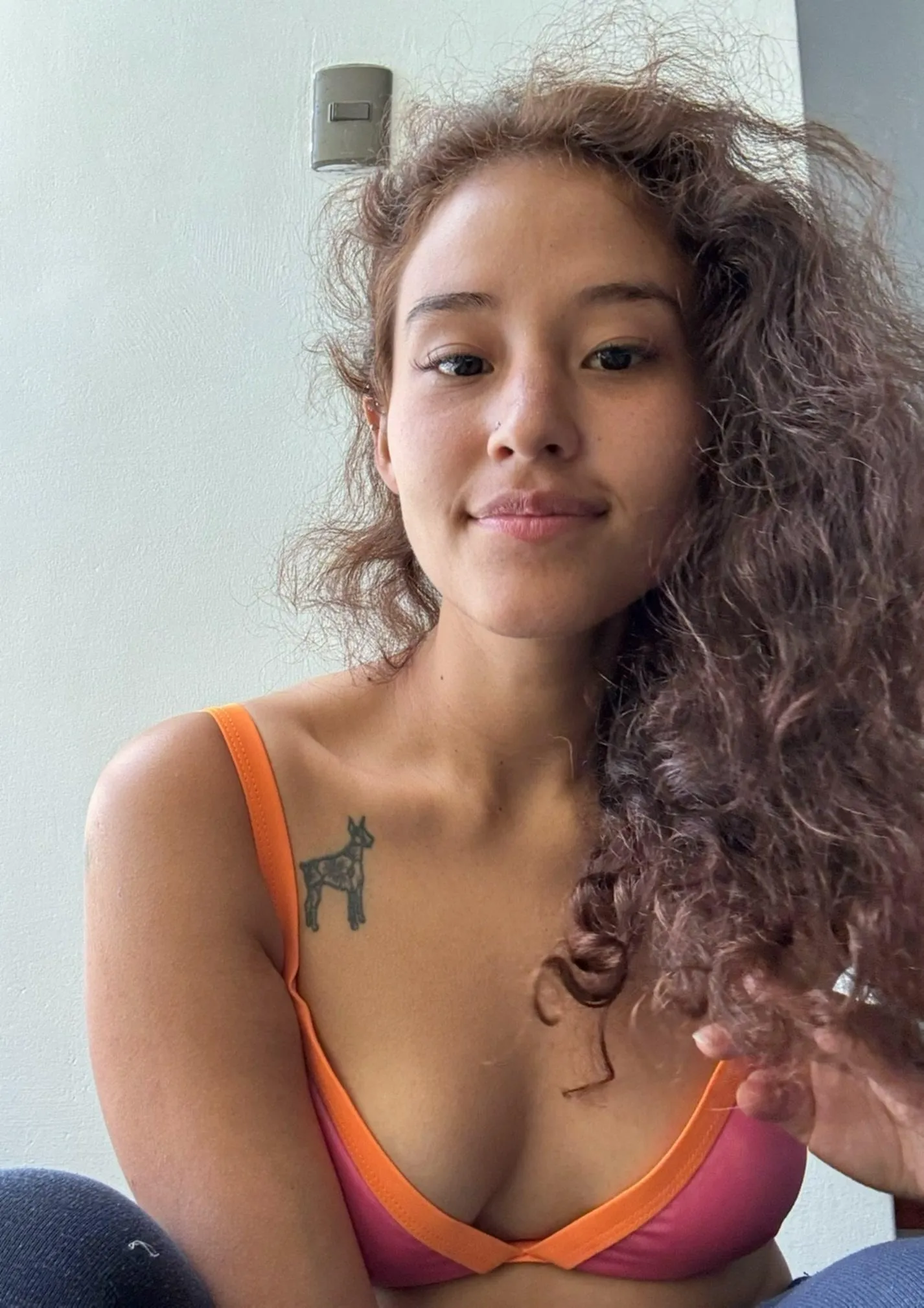 No makeup on this pretty face