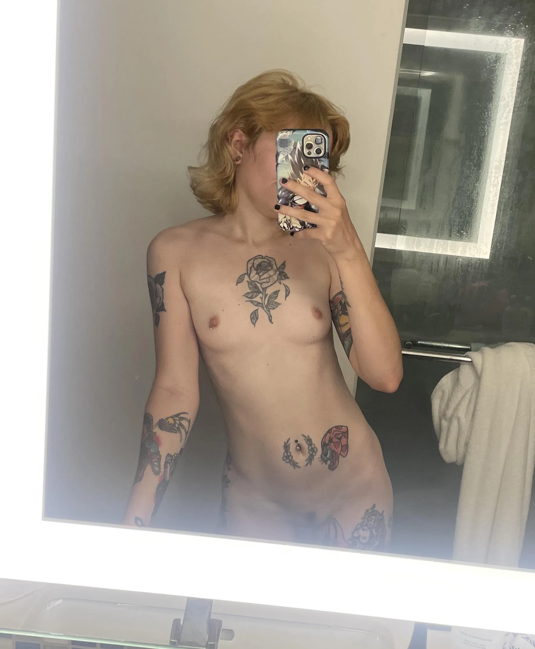 Shy irl but love showing off online