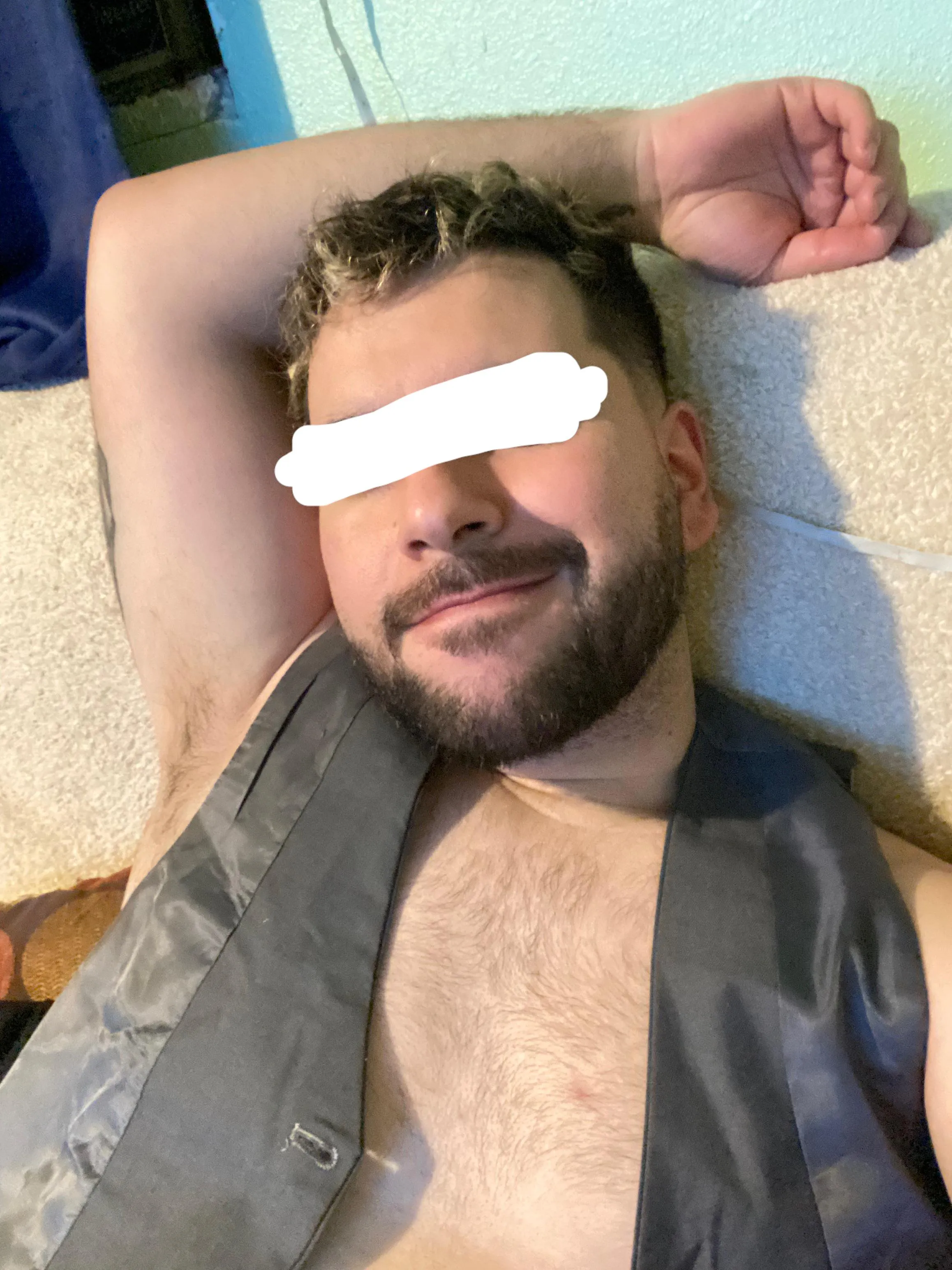 Wanna sniff this bottom cub ?