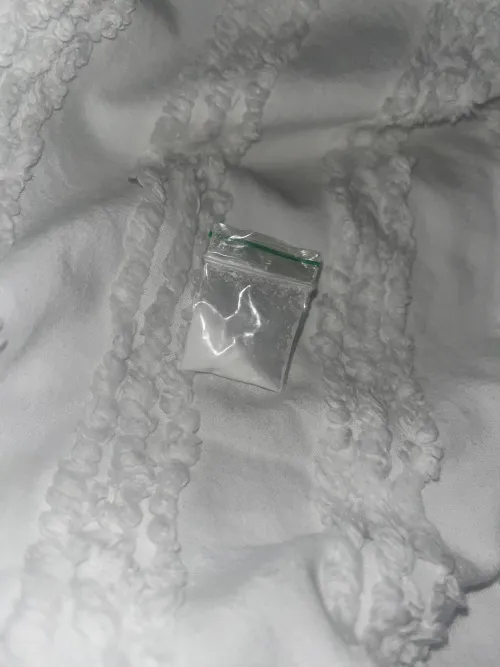 32M UK. Skiing, hung and looking for some horny material recommendations!