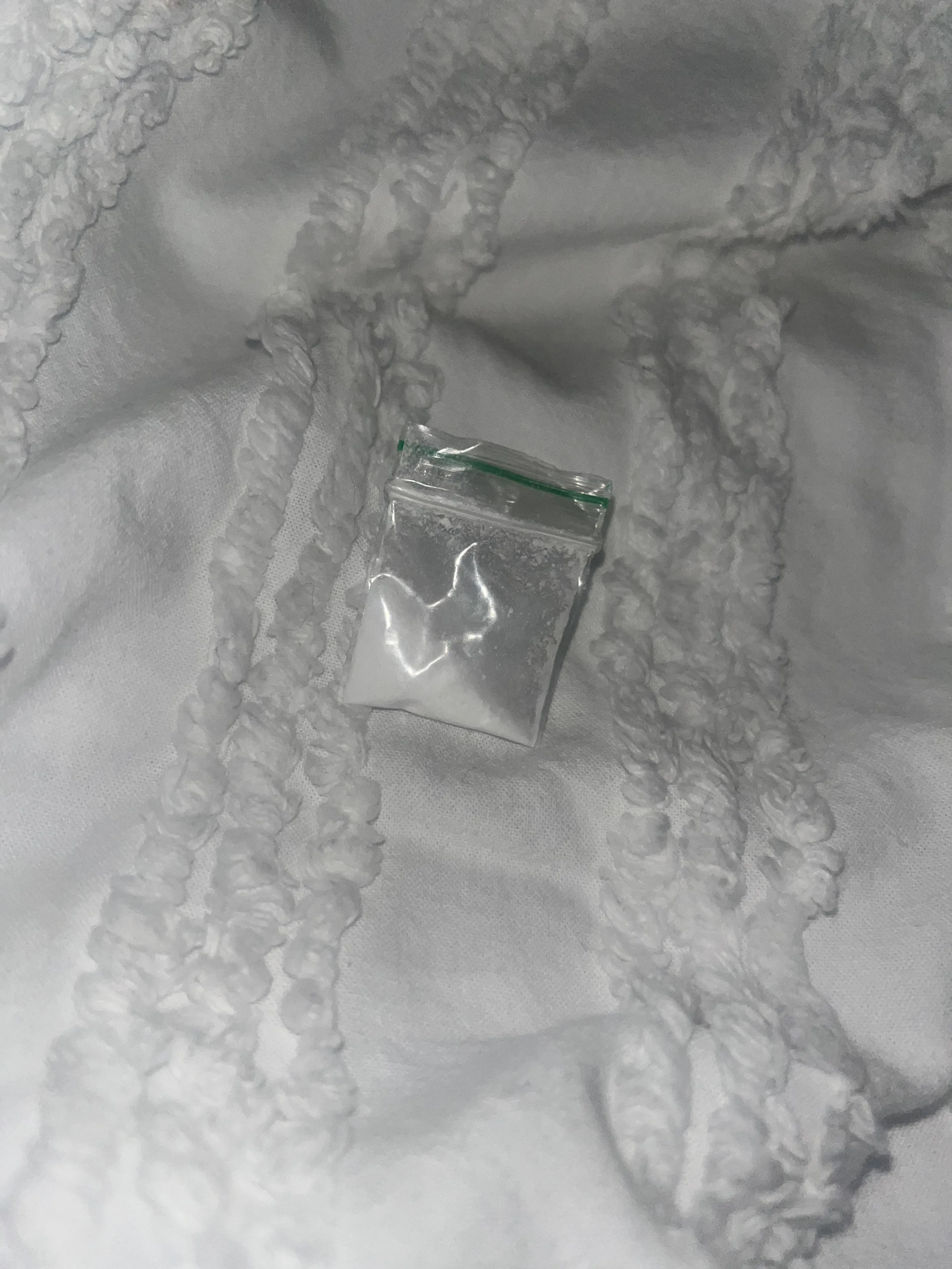 32M UK. Skiing, hung and looking for some horny material recommendations!