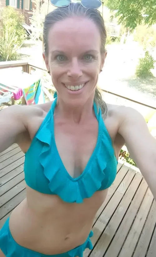 Am just a simple french milf...