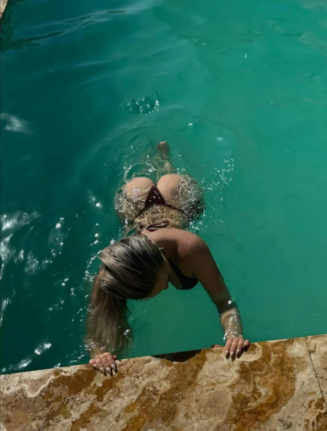 Feeling gorgeous on this set.