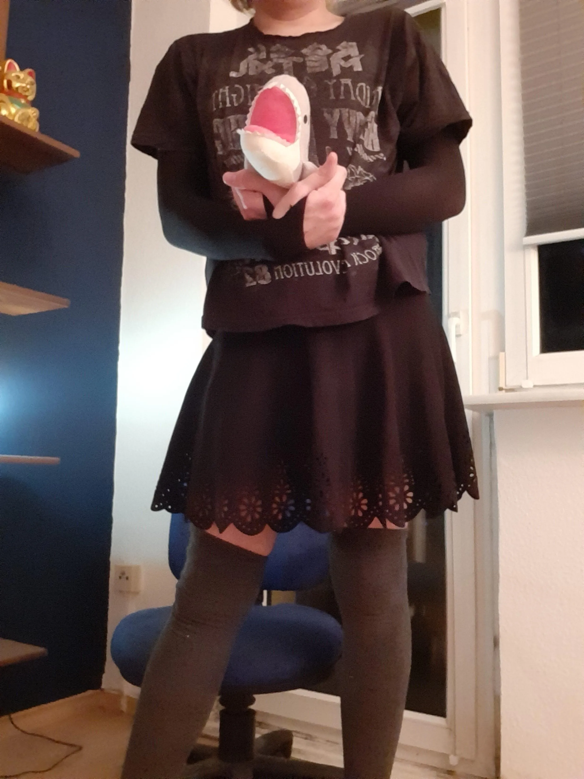 Hallo ihr cuties! Will wer wie mein Hai-Freund geknuddelt werden? :3