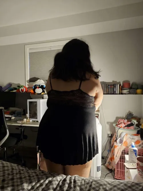 [m4f] F21. looking for regular fwb close to my age. send description of urself so we can trade pics:)