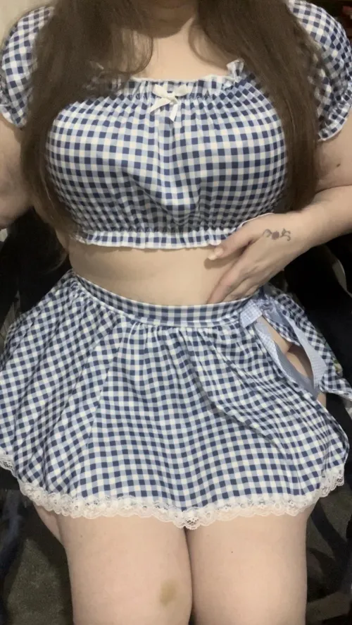 What’s under my skirt I wonder. [32] [Neurological Disorder]