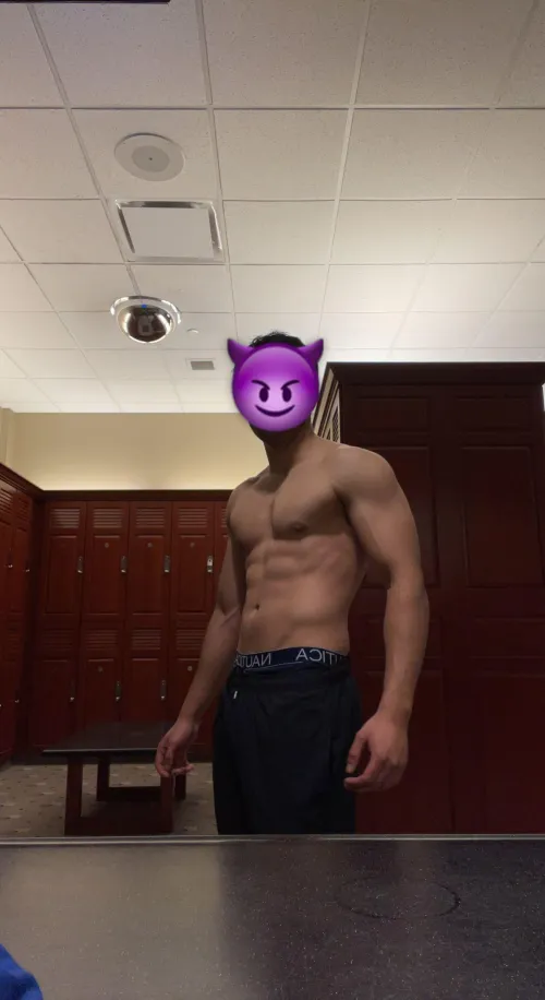 25M Bull very fit and hung , from Fairfield CT , looking for couples or single females