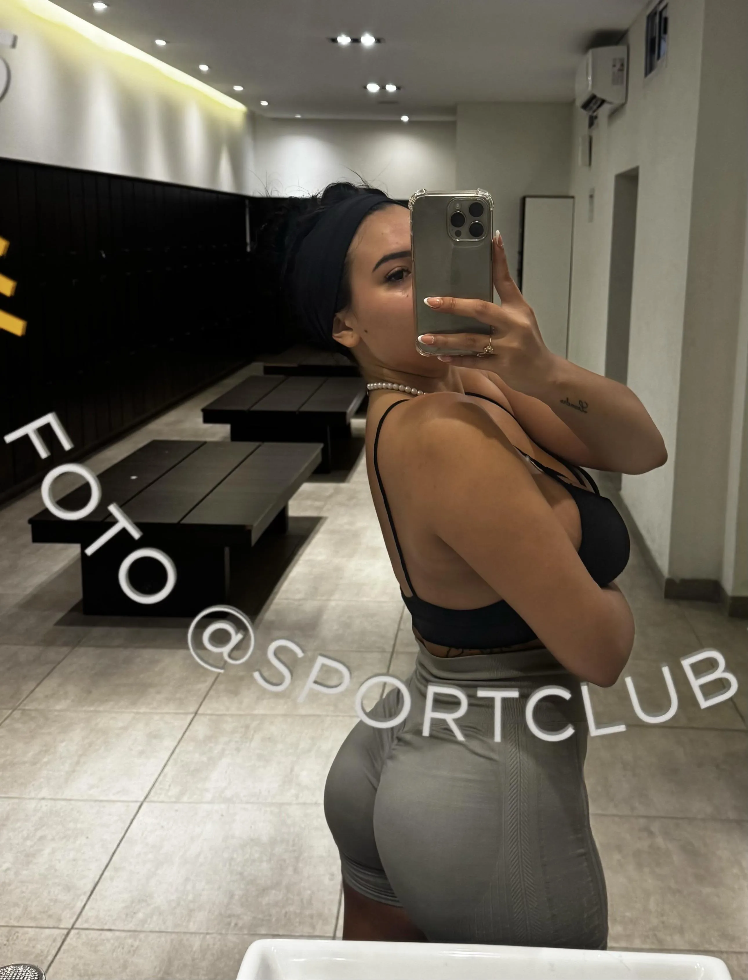 A little gym selfie after my glute workout