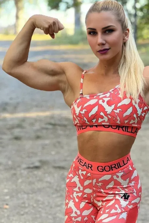 Do i look sexy in this gym outfit