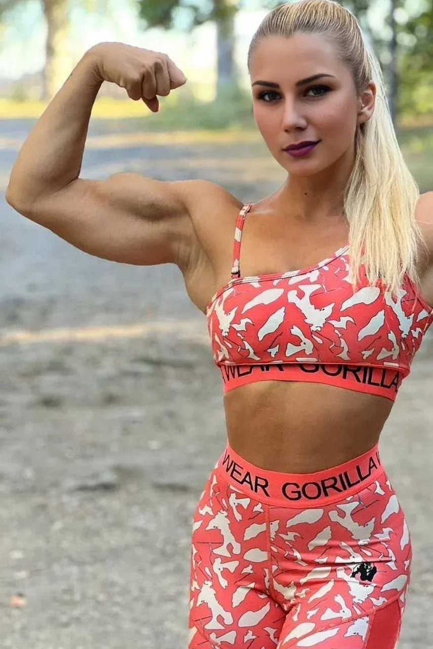 Do i look sexy in this gym outfit