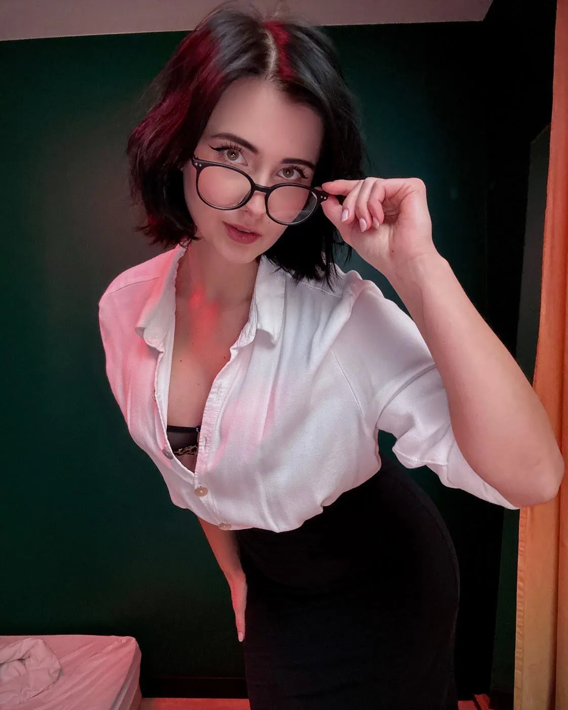 I like mysel[f] in glasses =^-^=