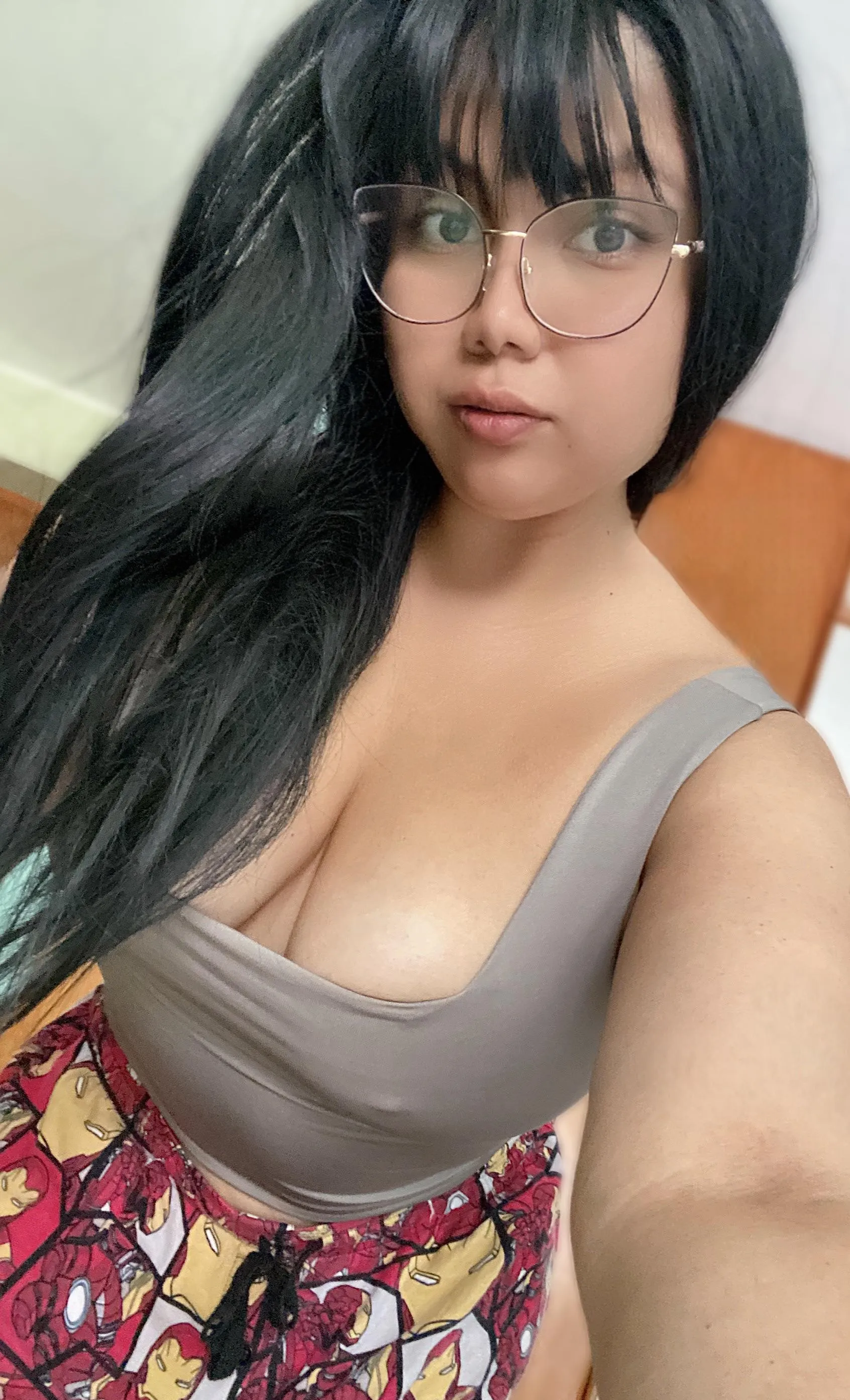 I should be studying … instead i am taking selfies (F)