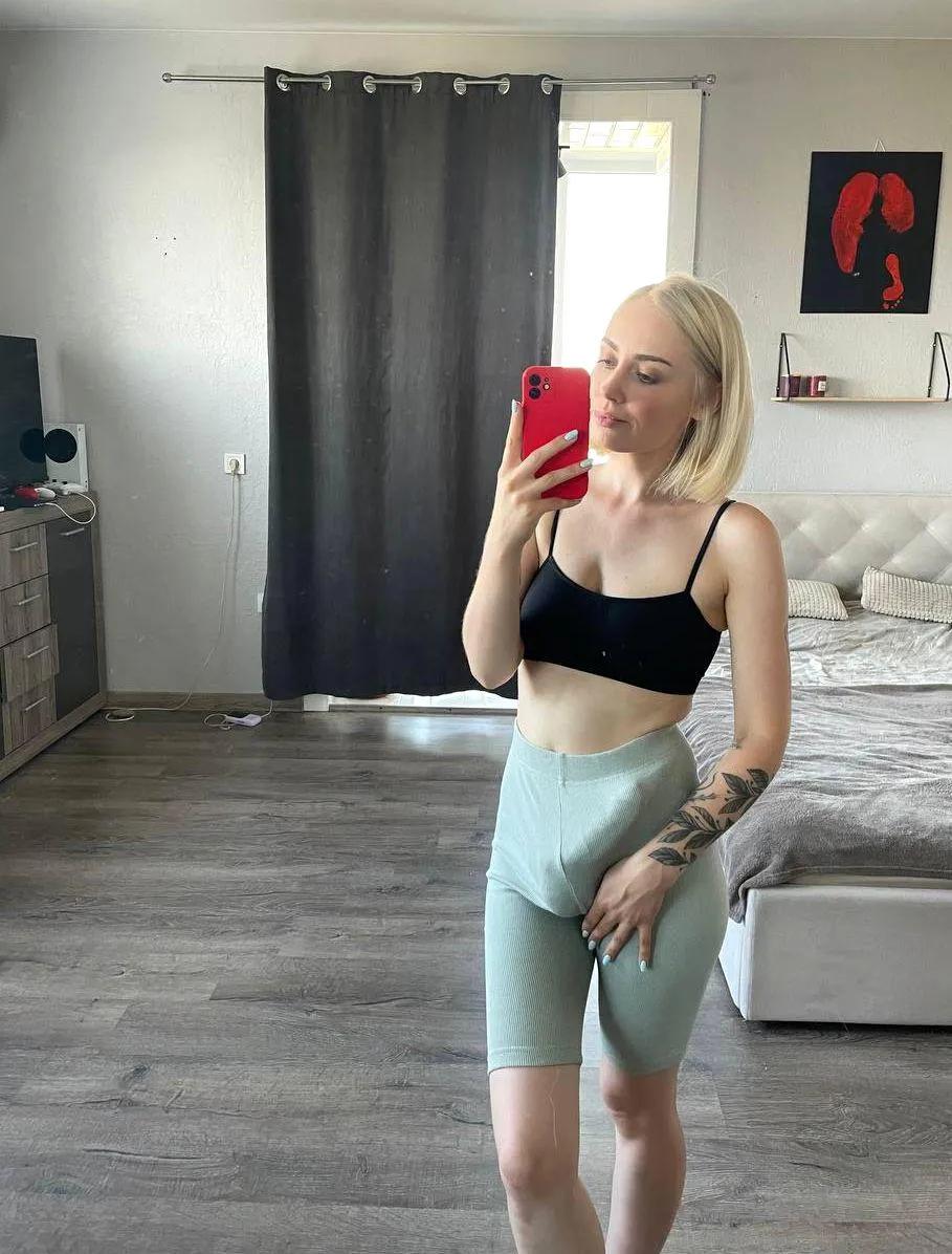 I think girls with boners are much prettier than girls with a slit in their pants from their pussy