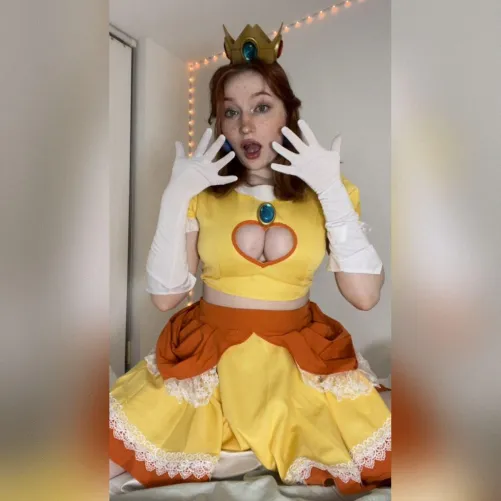 Princess Daisy from Mario by Lacey