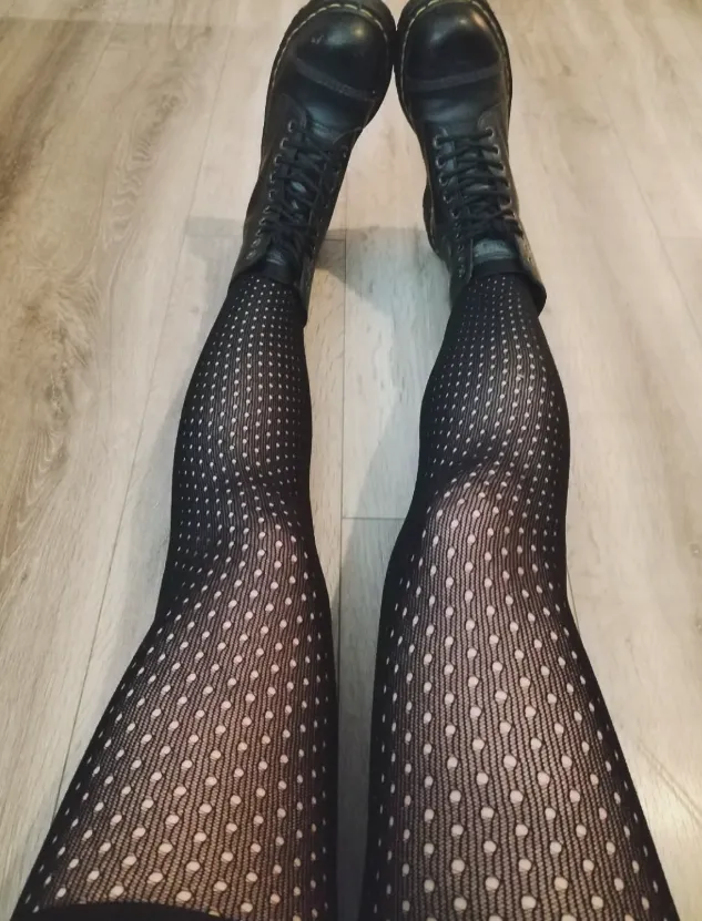 Se la jouer rebelle... Mais avoir encore oublié de mettre une culotte...