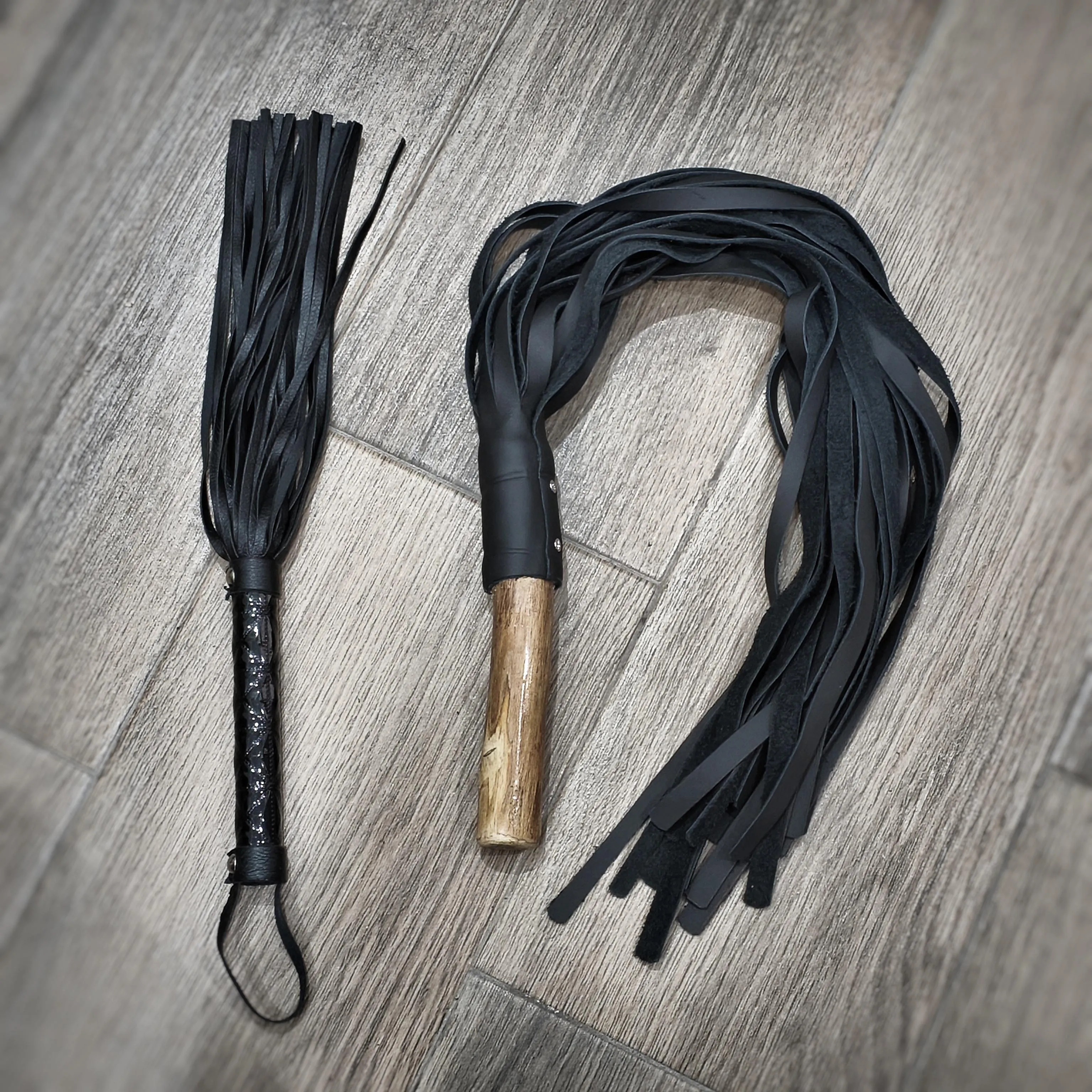 Sheepskin Flogger with mezquite handle - 30 falls x 22 in with rounded tips