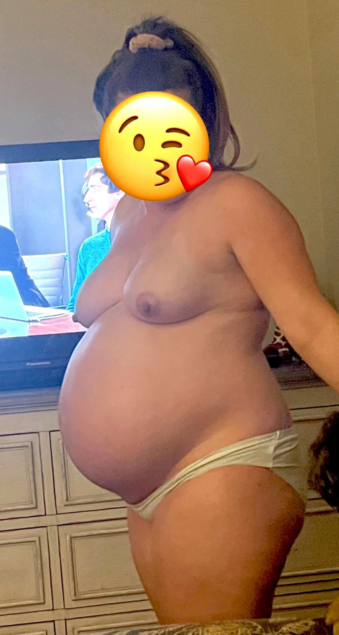 Smash or pass at 8 months pregnant?